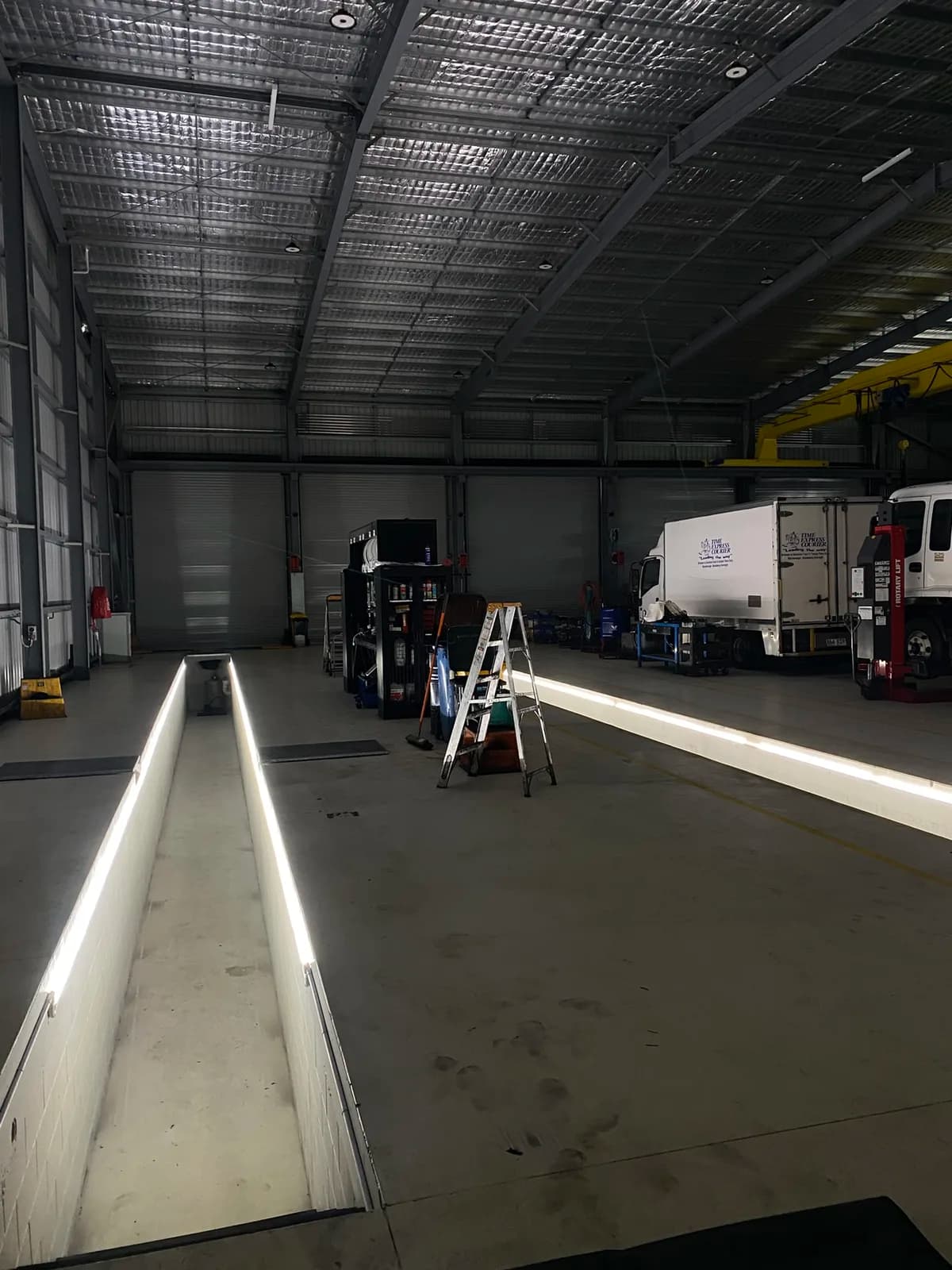 Workshop pit lighting, linear LED