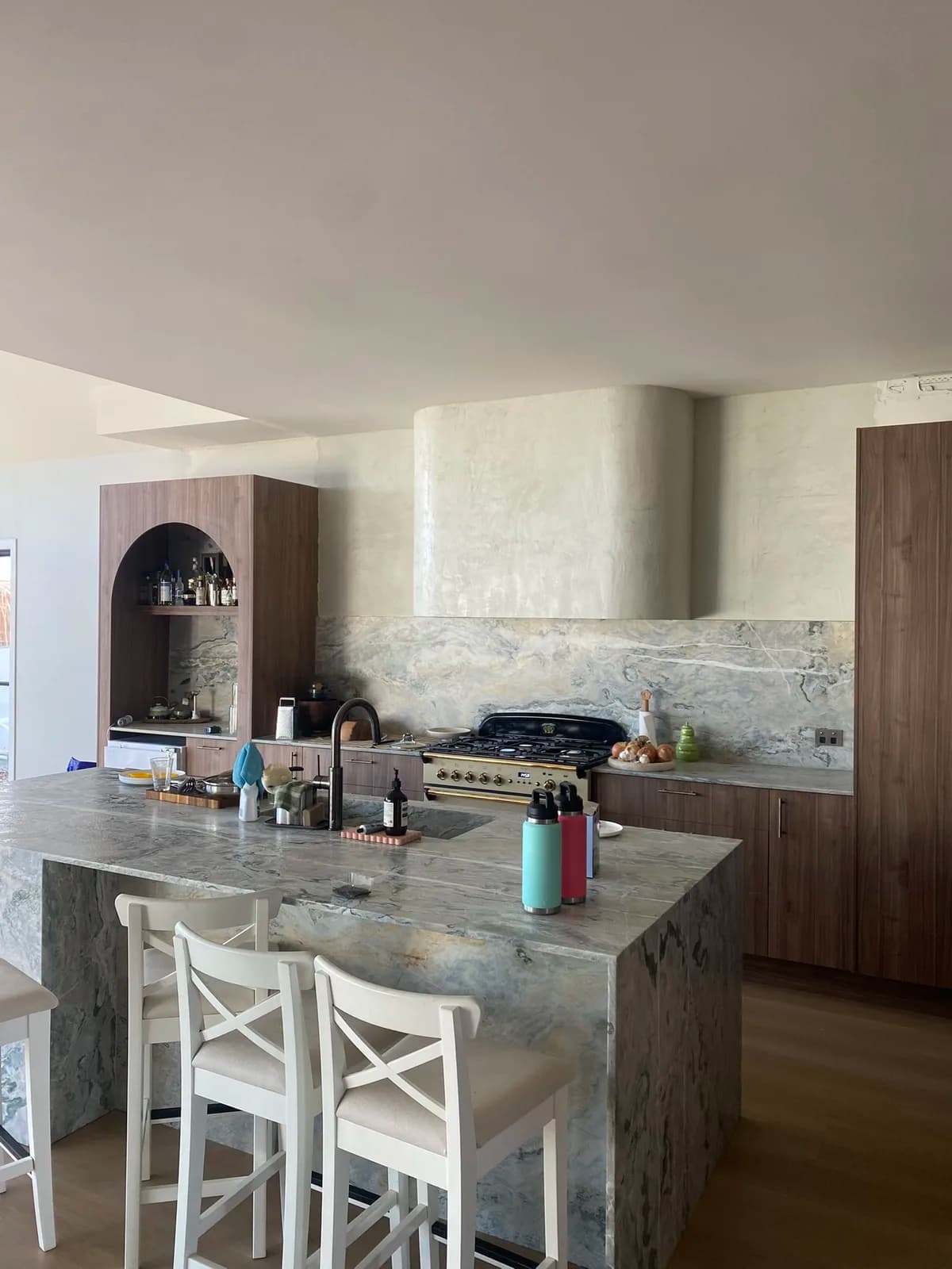 Downlights and island pendants, kitchen