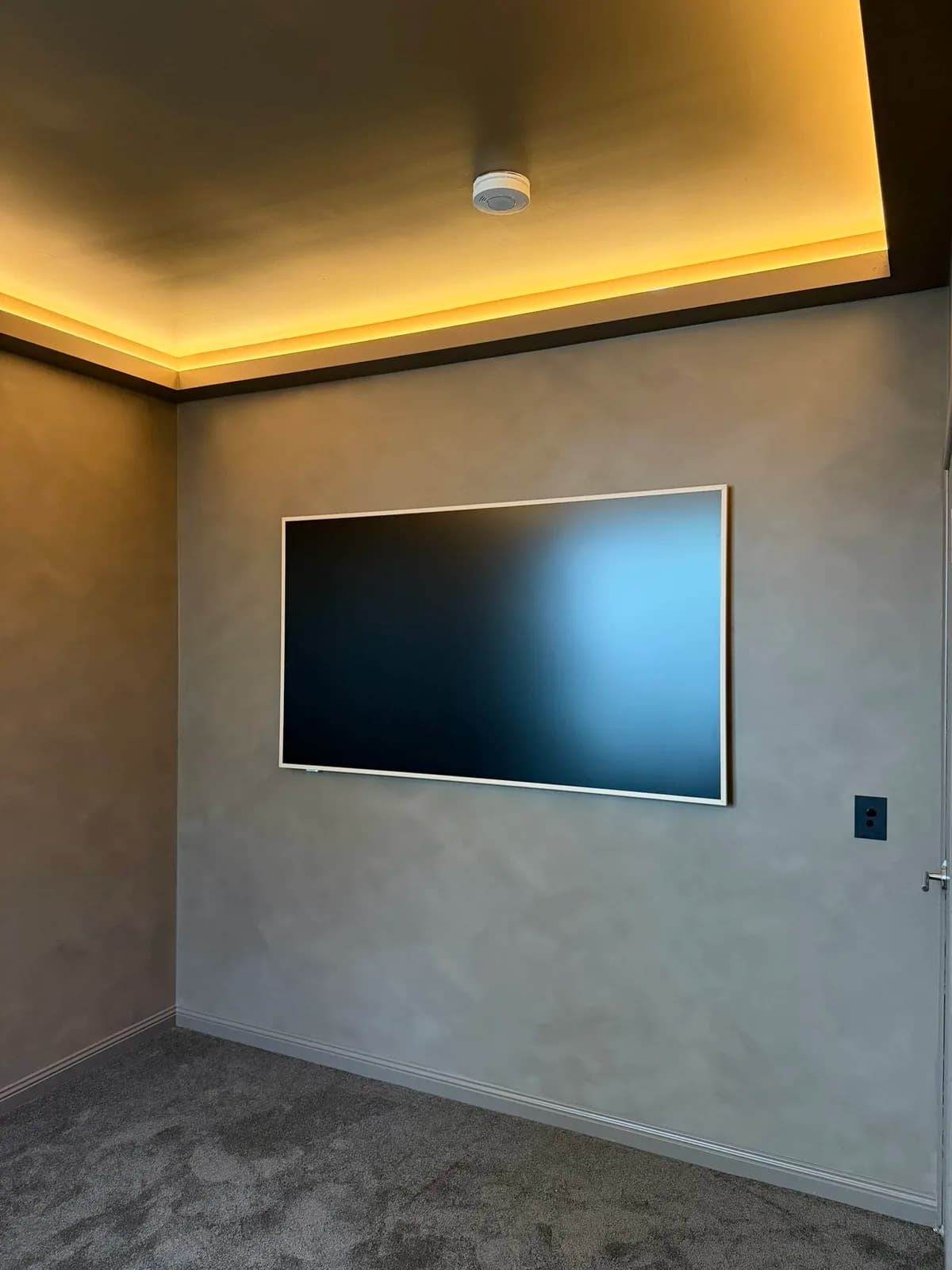 Warm cove lighting, media room
